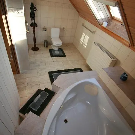 Briscol Manor Bed & Breakfast *