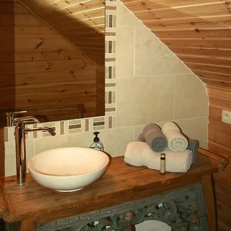 Briscol Manor Bed & Breakfast